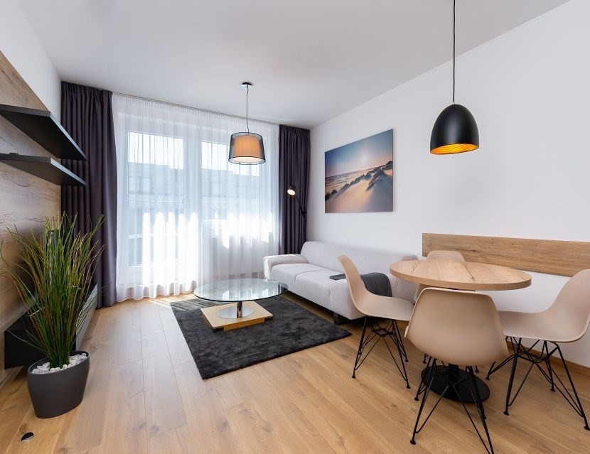 2+kk, 55 m2 včetně terasy, garážové stání, komora