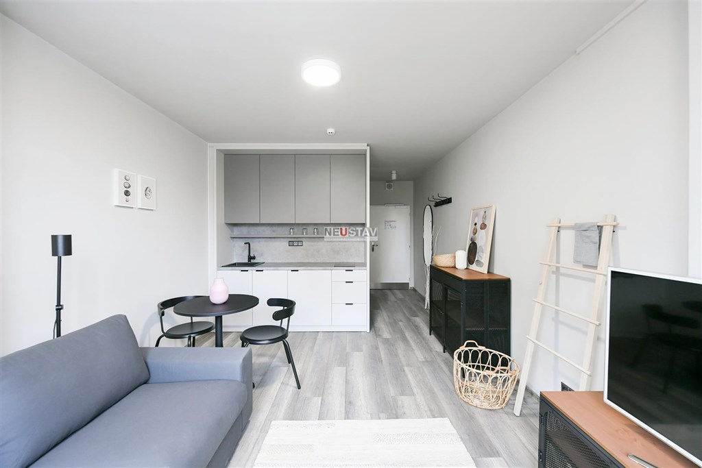 Praha 8 Střížkov, OV 1+kk, 24 m2, 5.NP